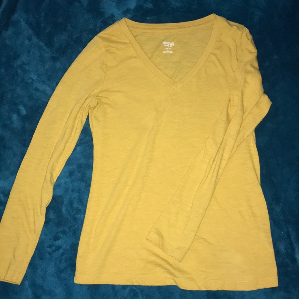 Long sleeve V-neck shirt